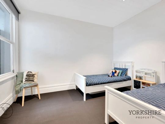 “Striking Single Front” - Photo 1