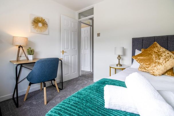 3 bedroom semi-detached house to rent - Photo 1