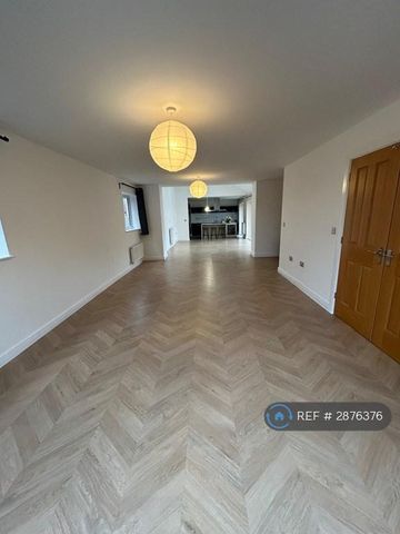 5 bedroom detached house to rent - Photo 3