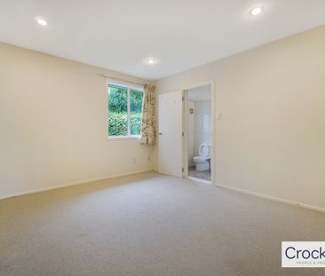 Bright and airy family home - Photo 3