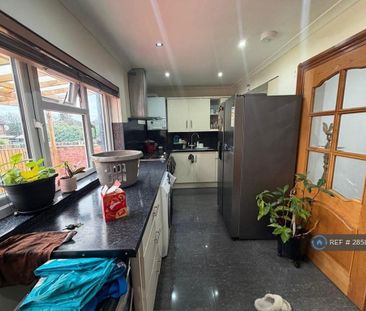 4 bedroom terraced house to rent - Photo 5