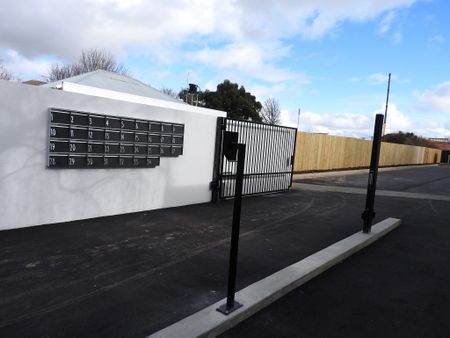 Unit 03b, 17 Bunyan Street, Waltham, Christchurch - Photo 2