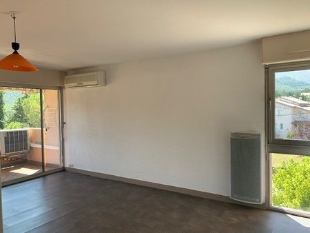 Location Appartement 4 pièces 88m² LES VANS 07140 - Photo 2