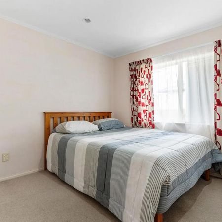 Spacious 5 bedroom family home in a prime location! - Photo 5