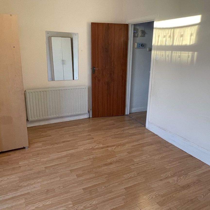 1 Bed Flat, Northbrook Rd, IG1 - Photo 1