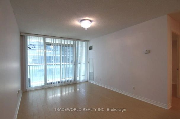 30 Grand Trunk Crescent #907 - Photo 1
