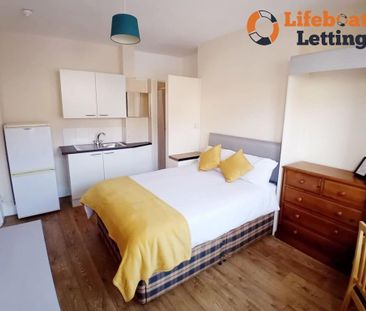 1 bedroom in a house share to rent - Photo 1