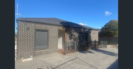 Modern furnished room with private ensuite – Prime Dandenong location - Photo 4