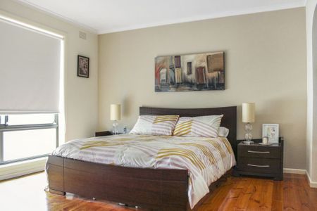 STUNNING HOME IN FANTASTIC LOCATION - Photo 2