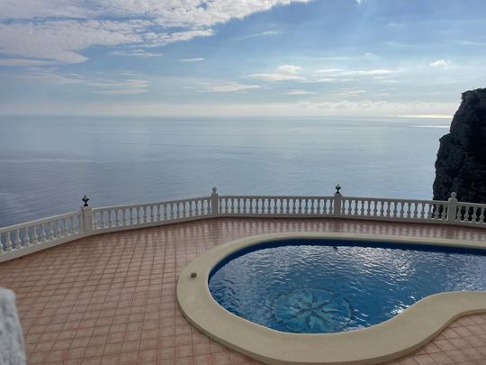 ANNUAL RENT. Beachfront villa for rent in Cumbre del Sol - Photo 1