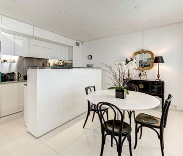 A charming and beautifully presented mews house in the heart of Che... - Photo 6
