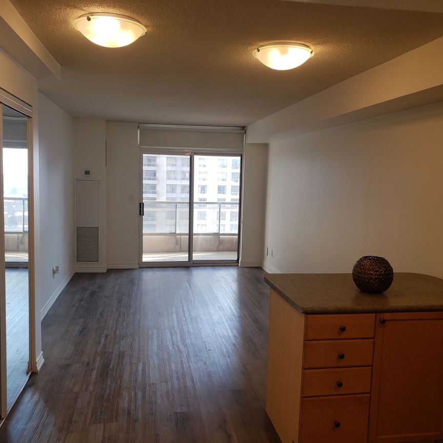 For Lease - 3888 Duke of York Boulevard Unit# 931, Mississauga, Ontario - Photo 1