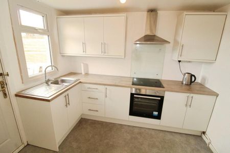 3 bedroom terraced house to rent - Photo 2