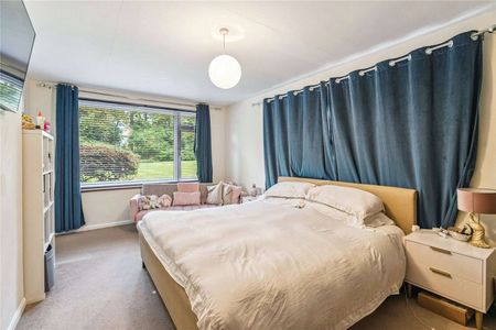 A detached family home set within private gardens located in a small cul-de-sac just off a highly regarded private road approx. 1 mile from the village centre and station. - Photo 4