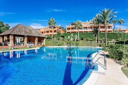 Alquiler de piso en Calle Pico Alcazaba, 1 De - Photo 4