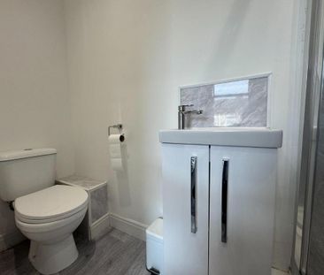 1 bedroom in a house share to rent - Photo 6