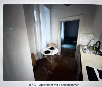 Helle hochwertig renovierte Altbauwohnung / Bright, high-quality renovated apartment in a charming period building - Photo 2
