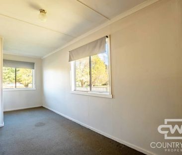 Family home in the heart of town - Photo 3