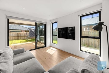 Stunning 4 bedroom family home - Photo 2