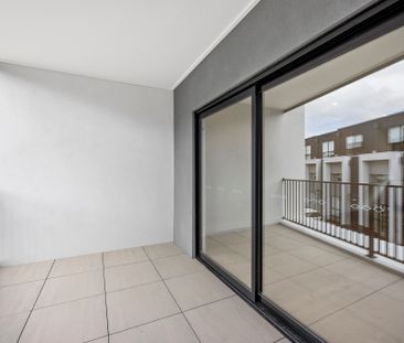 Stunning Townhouse Living in Mill Park's Exclusive Community - Photo 6