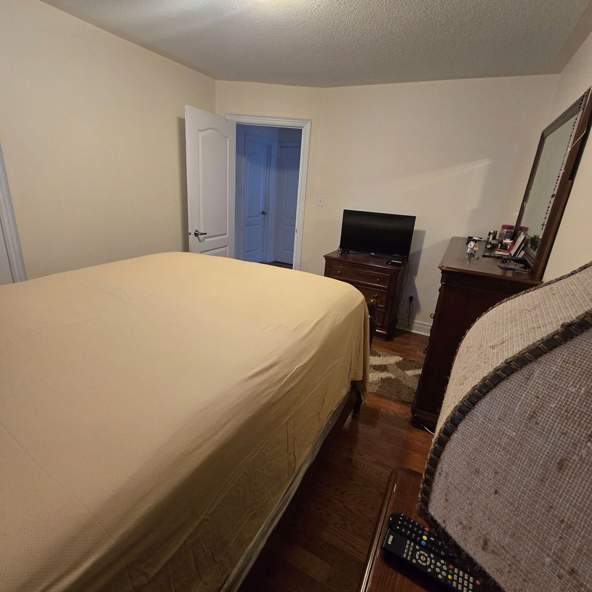 For Lease - 19 Red Plant Crescent, Brampton, Ontario - Photo 1