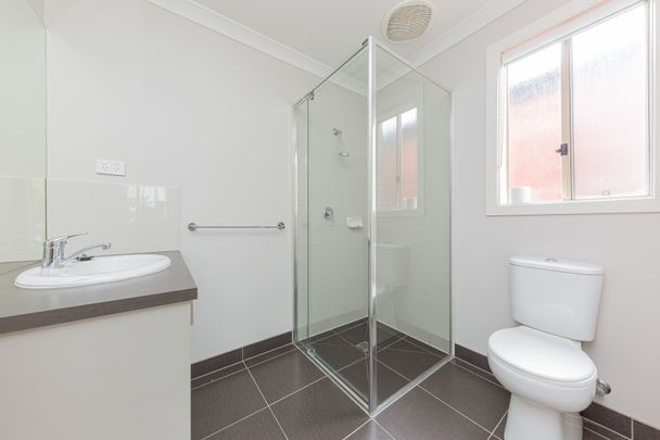 Modern & Stylish Four bedroom property in "Edenbrook", Pakenham - Photo 1