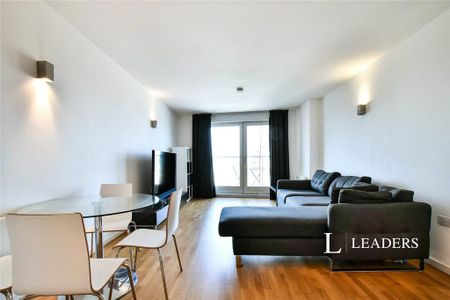 2 bedroom flat to rent - Photo 4