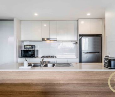 Immaculate 2 Bedroom Modern Apartment - Photo 5