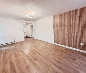 Shawbridge, Harlow - Photo 3