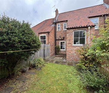 2 bedroom terraced house to rent - Photo 4