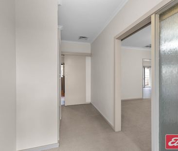 4 BEDROOM HOME ON HUGE BLOCK! - Photo 1