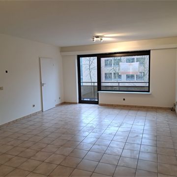 Een goed gelegen appartement op de tweede verdieping met garage - Foto 1