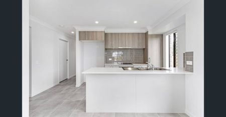 Modern 3-Bedroom Property - Low Maintenance Living! - Photo 2