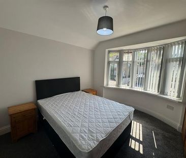 Hillview Road, High Wycombe - Photo 2