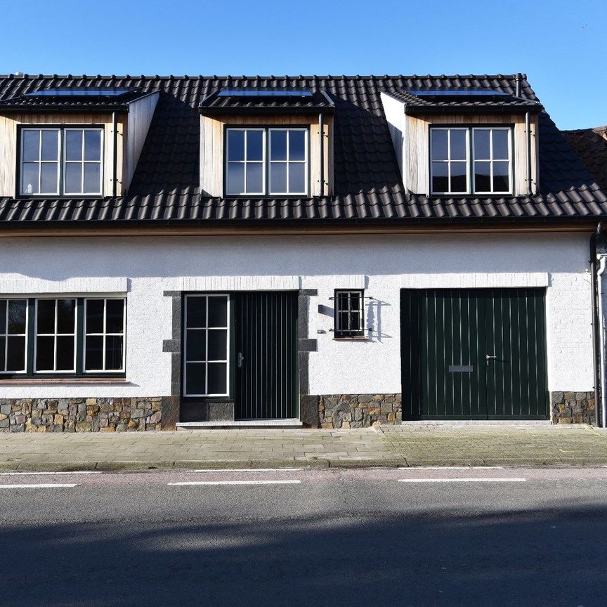 Energiezuinige renovatiewoning met 5 slpks en tuin te Oosteeklo - Photo 1