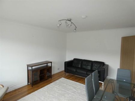 36b Dundonald Heights, Dundonald, Belfast, BT16 1XL - Photo 2