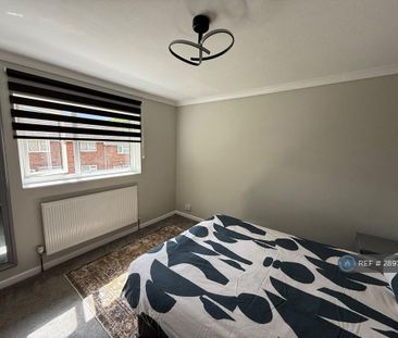 4 bedroom terraced house to rent - Photo 1
