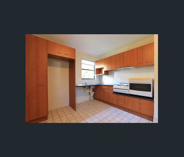 TRENDY GROUND FLOOR APARTMENT - Photo 4