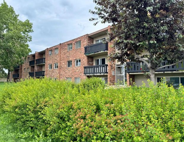 Confederation Park Apartments I & II — 1 Bedroom - Photo 1