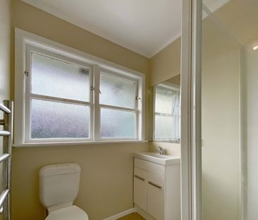 TRENTHAM LIVING - Photo 2