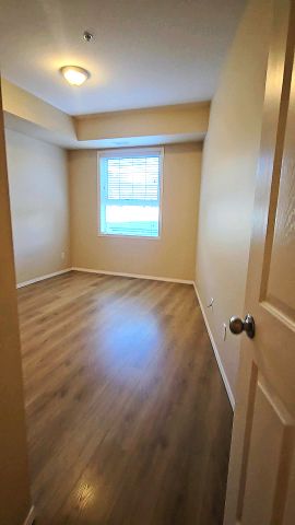 FREE 1 month rent 2-Bedroom + Den, 2-Bathroom Condo - Photo 5