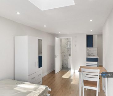 Studio to rent - Photo 3