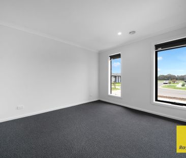 Brand New Dream Home in the Heart of Tarneit! - Photo 4