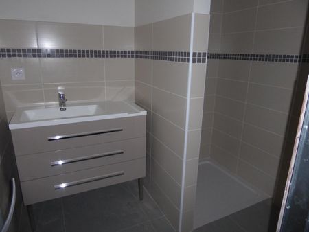 Location Appartement 3 pièces 64m² AUBENAS 07200 - Photo 2