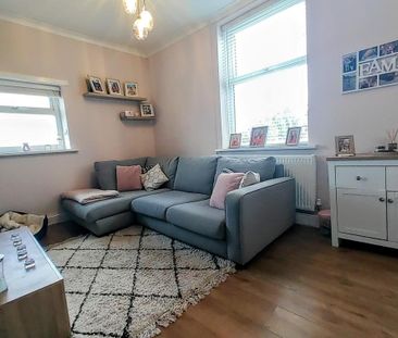 3 bedroom end of terrace house to rent - Photo 3