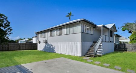 MODERN 3 BEDROOM HOME + CENTRAL LOCATION + CLASSIC CHARACTER! - Photo 3