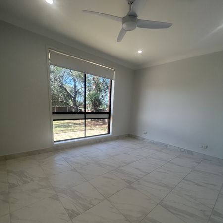 Comfort, Convenience & Family-Friendly Living - Photo 3