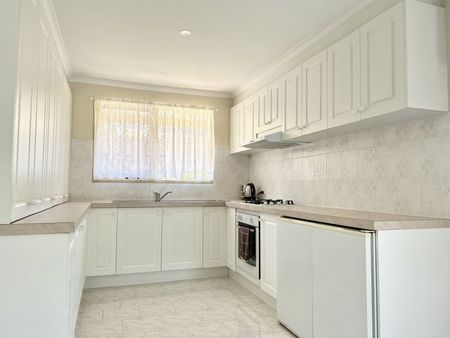 Comfort, Convenience & Low-Maintenance Living - Photo 2