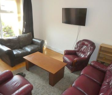 4 bedroom semi-detached house to rent - Photo 2