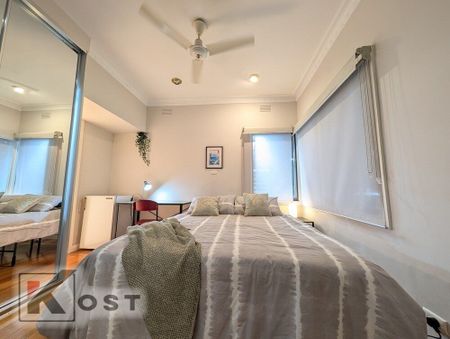 Blackburn South - Photo 4